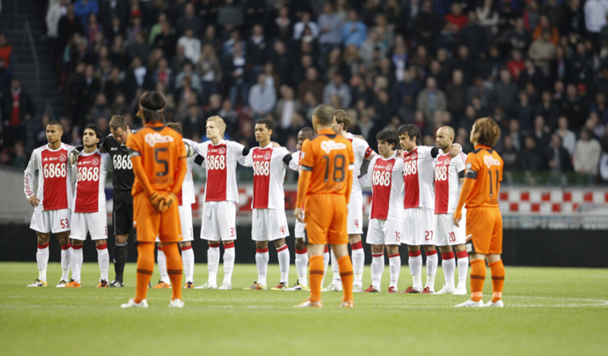 FOTO & VIDEO Meci caritabil la Amsterdam » Ajax strînge bani pentru victimele dezastrului din Japonia