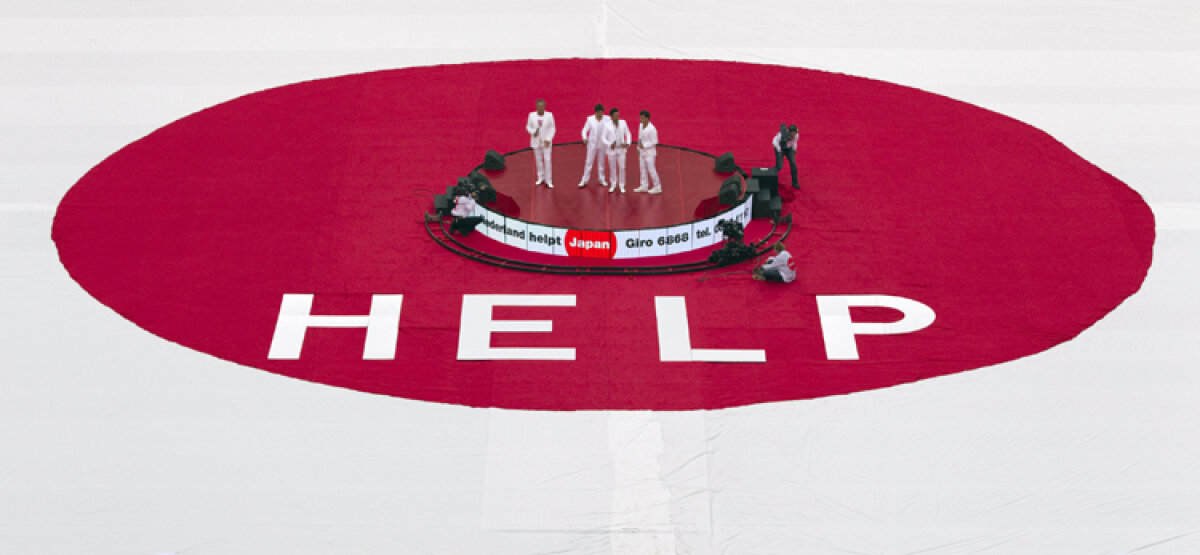 FOTO & VIDEO Meci caritabil la Amsterdam » Ajax strînge bani pentru victimele dezastrului din Japonia