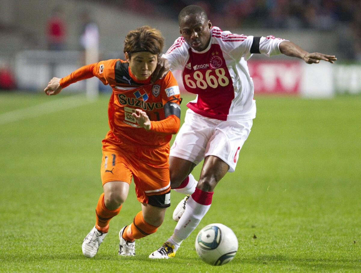 FOTO & VIDEO Meci caritabil la Amsterdam » Ajax strînge bani pentru victimele dezastrului din Japonia