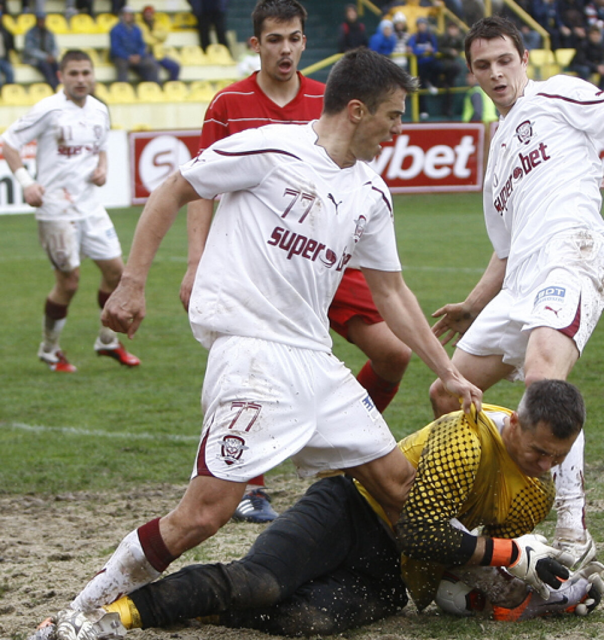 VIDEO: Rapidul s-a luptat degeaba în noroi cu Brăneşti » 1 punct de gherilă