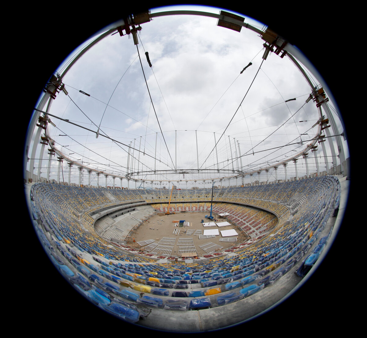 FOTO National Arena e gata la sfîrşitul lui iunie » Acum se montează acoperişul la noul stadion!
