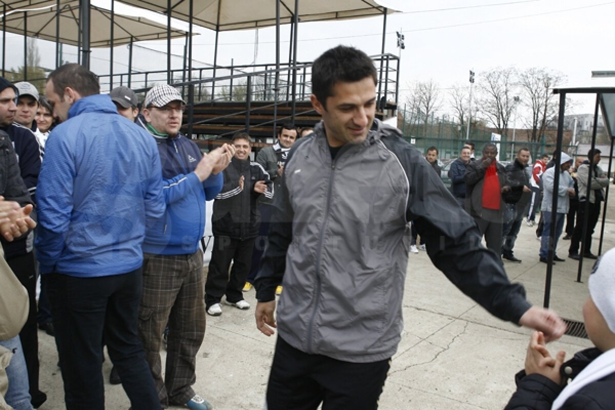 FOTO » Imagini de la antrenamentul Universităţii Cluj: Cristea a intrat pe teren în şlapi