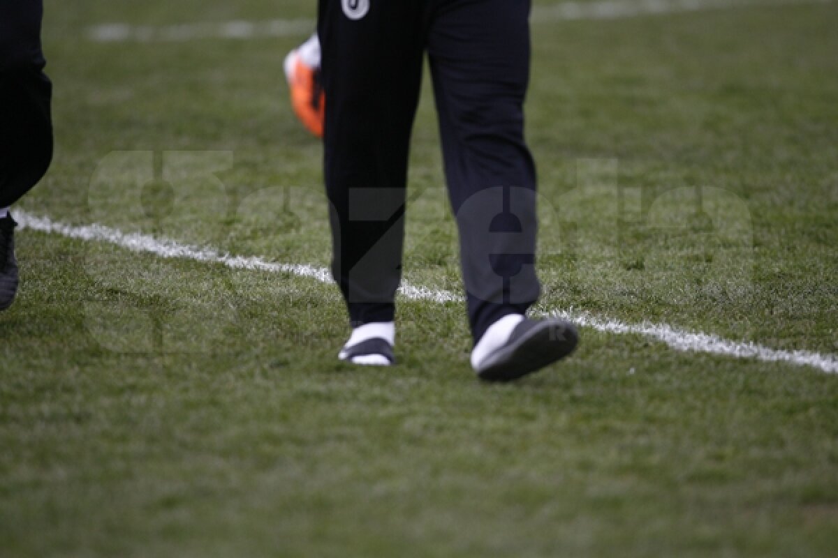 FOTO » Imagini de la antrenamentul Universităţii Cluj: Cristea a intrat pe teren în şlapi