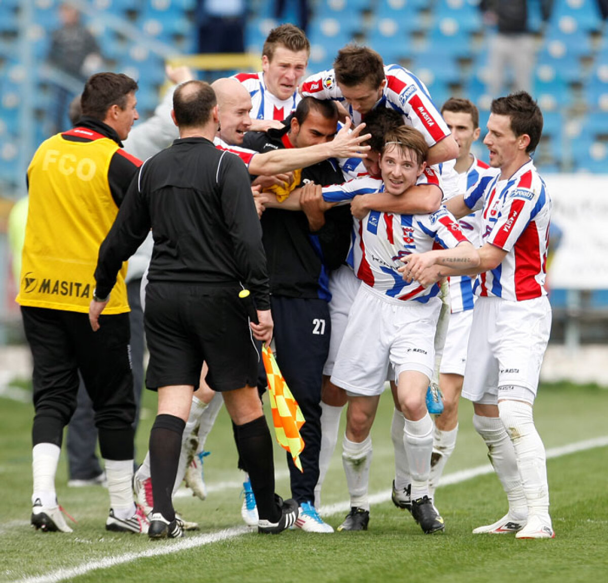 VIDEO » Dinamo salvează un punct in-extremis, Oţelul ratează INCREDIBIL 3 puncte