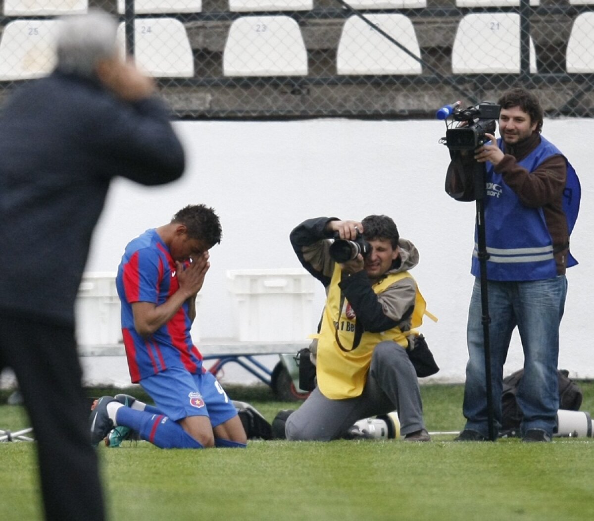 Toate camerele pe MAICON. Cum a fost surprinsă fericirea stelistului de fotoreporterii GSP!