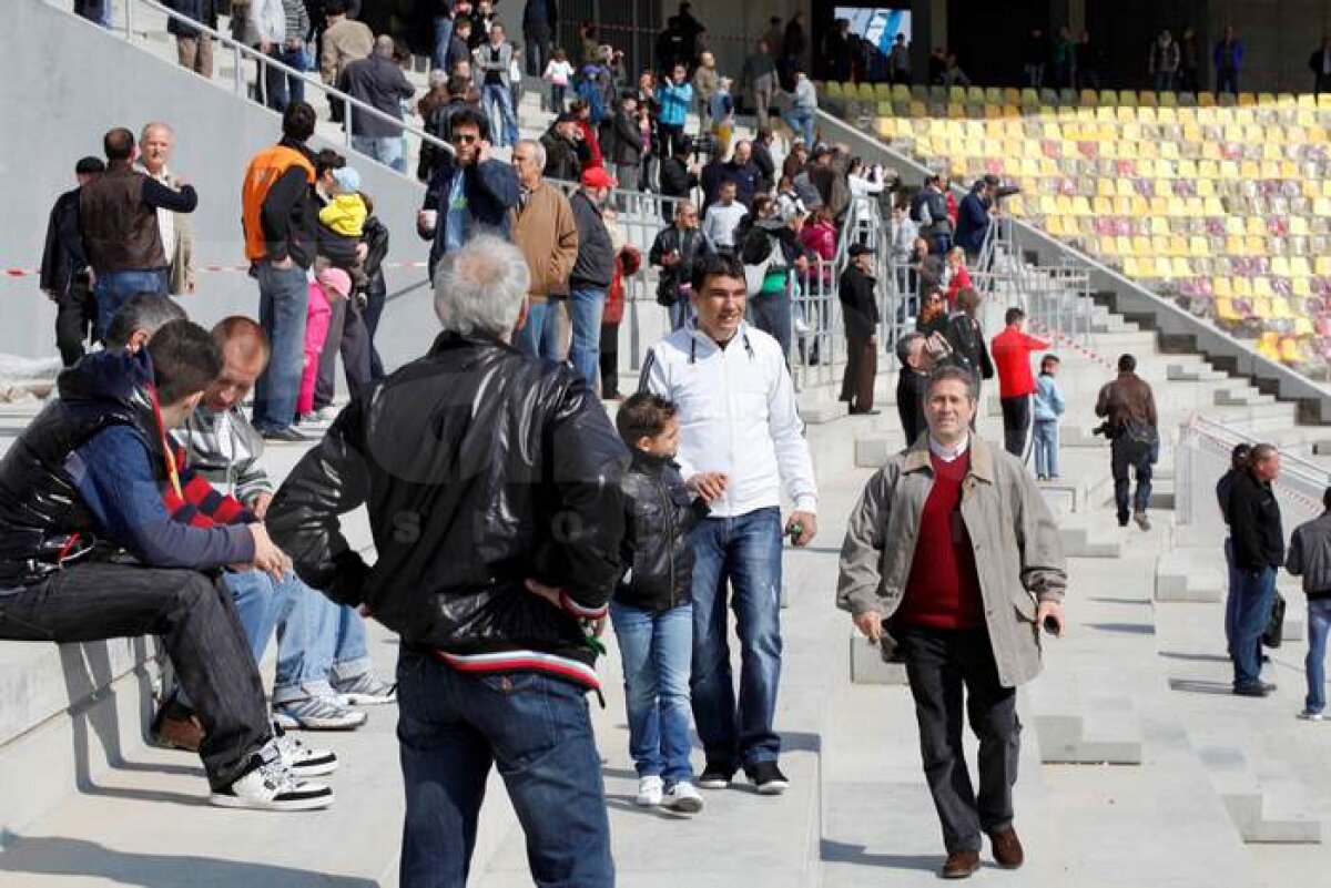 FOTO Interes incredibil pentru noua arenă din Bucureşti » Peste 20.000 de persoane au văzut deja National Arena