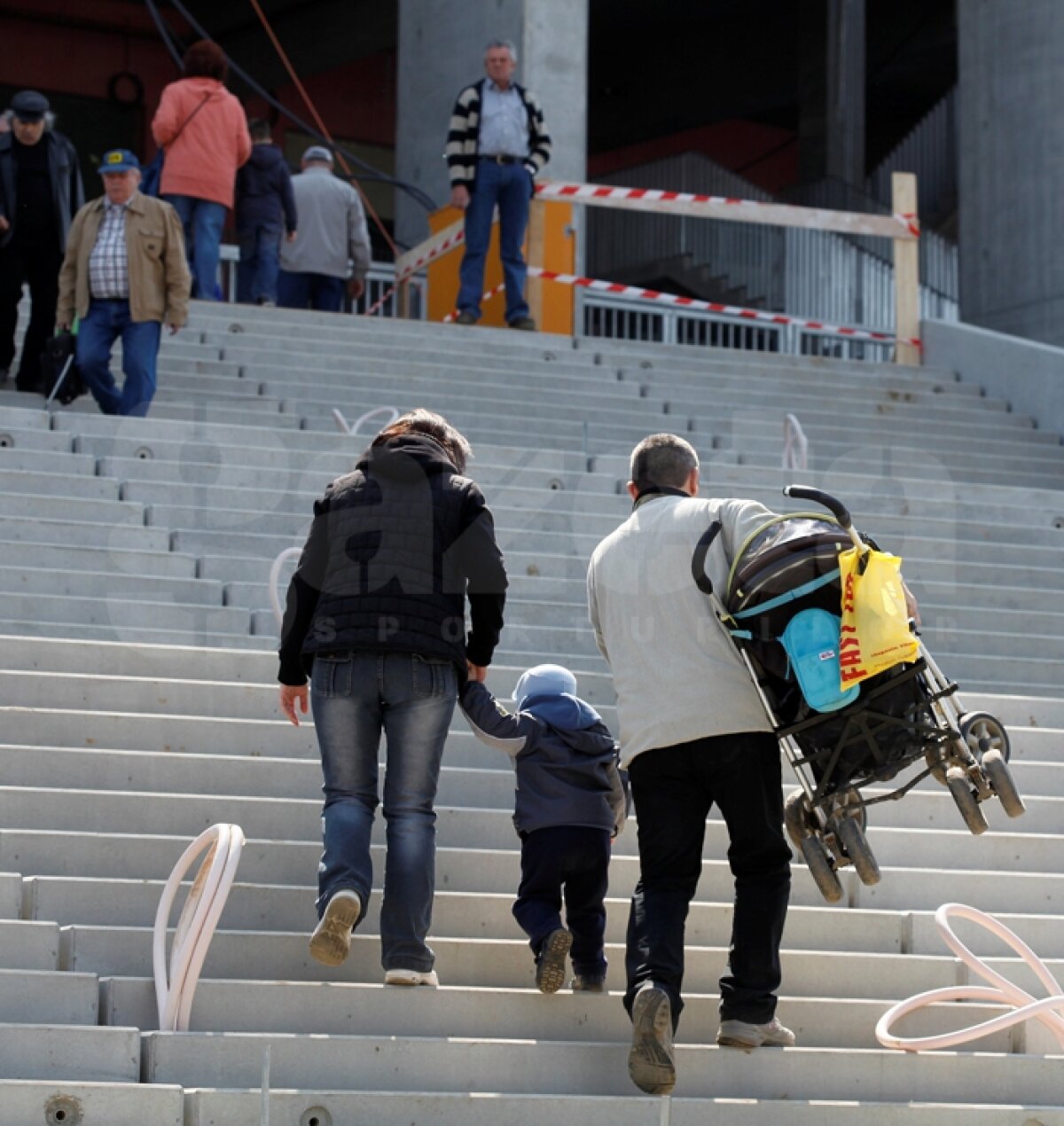 FOTO Interes incredibil pentru noua arenă din Bucureşti » Peste 20.000 de persoane au văzut deja National Arena