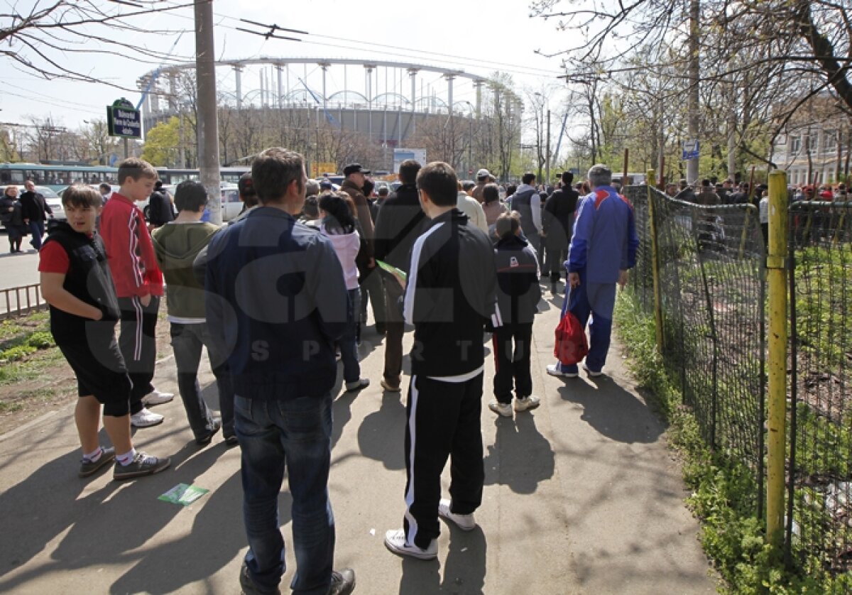 FOTO Interes incredibil pentru noua arenă din Bucureşti » Peste 20.000 de persoane au văzut deja National Arena