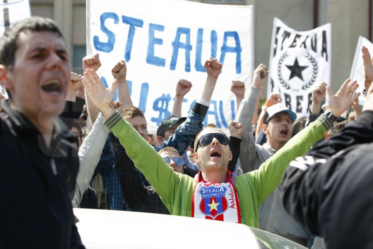 500 de stelişti au protestat în faţa reşedinţei, Gigi a fost pe TV: "Nişte drogaţi"