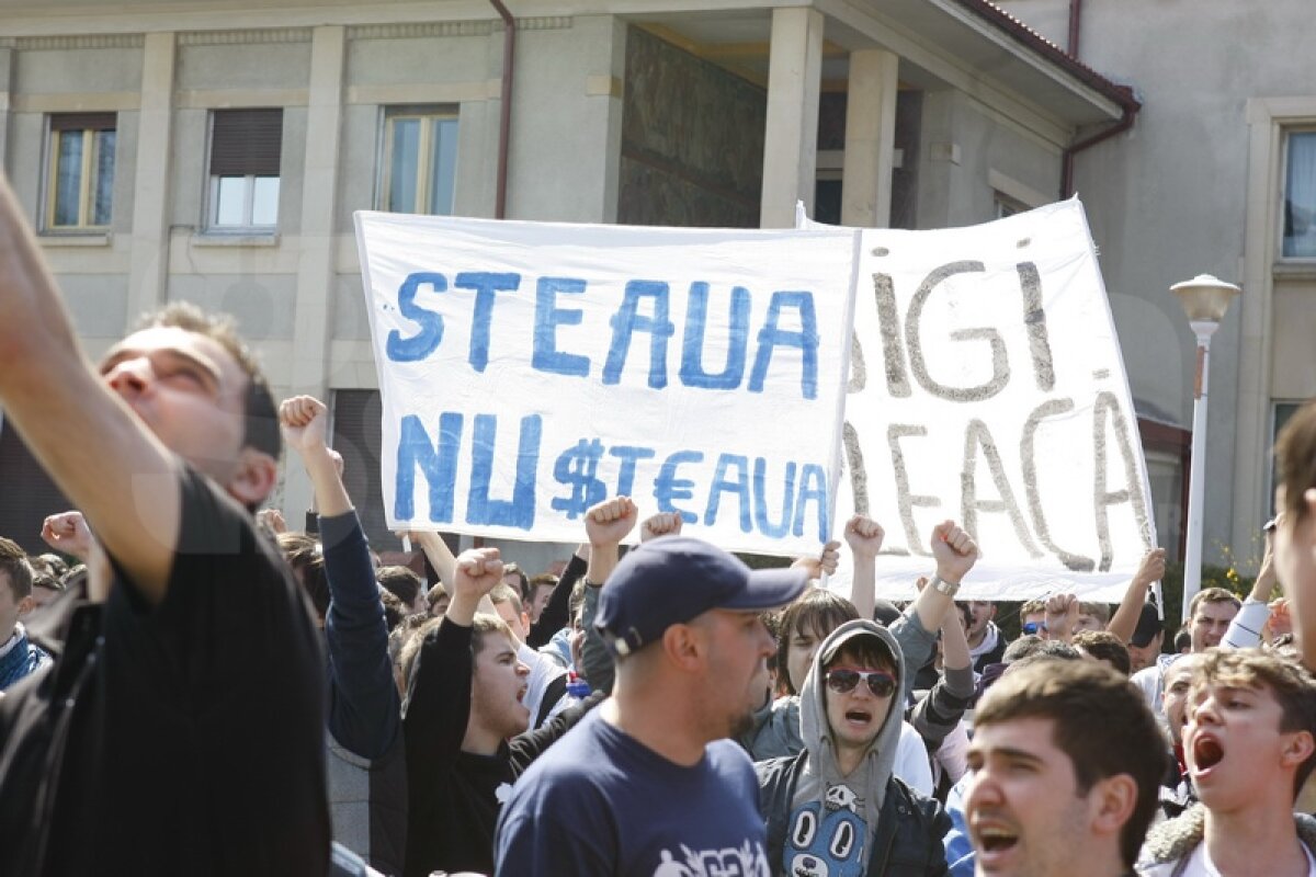 500 de stelişti au protestat în faţa reşedinţei, Gigi a fost pe TV: "Nişte drogaţi"