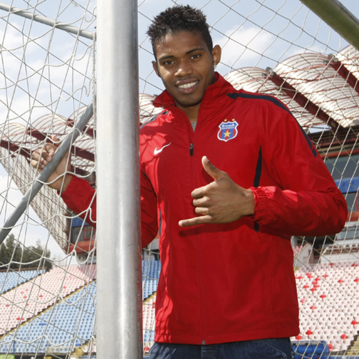 Maicon "joga bonito": "Iubesc fotbalul la fel ca Ronaldinho!"