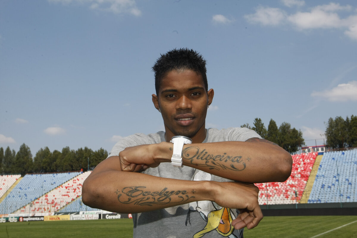 Maicon "joga bonito": "Iubesc fotbalul la fel ca Ronaldinho!"