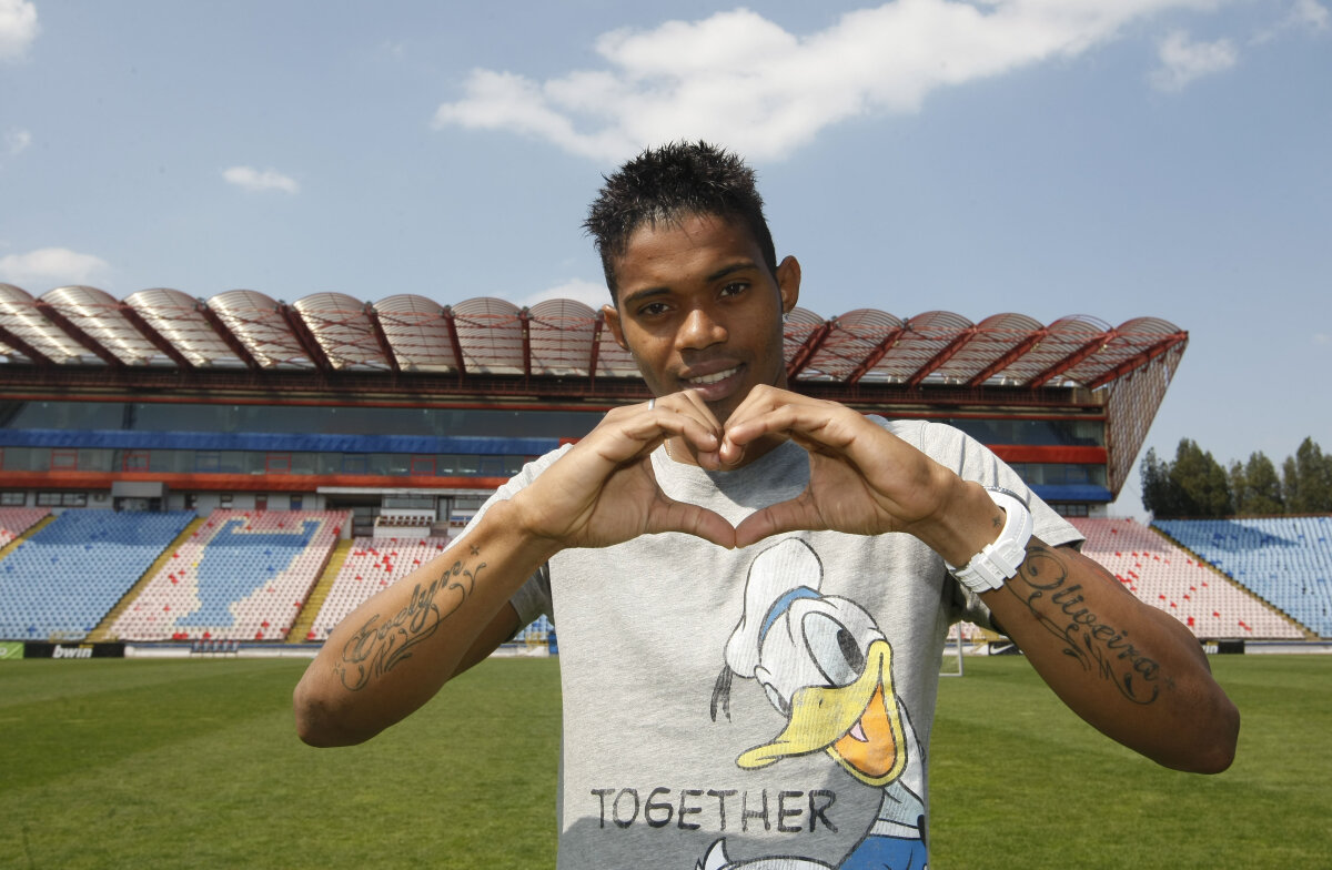 Maicon "joga bonito": "Iubesc fotbalul la fel ca Ronaldinho!"