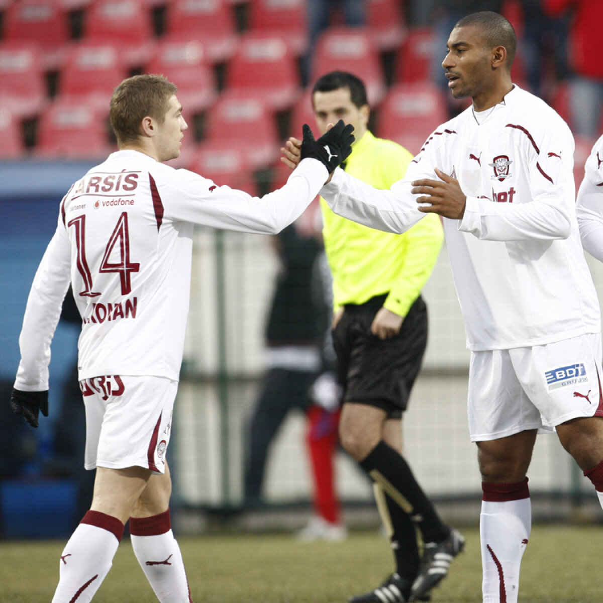 fazeVIDEO » Rapidul administrează Timişoarei prima înfrîngere a sezonului. Oţelul rămîne lider!