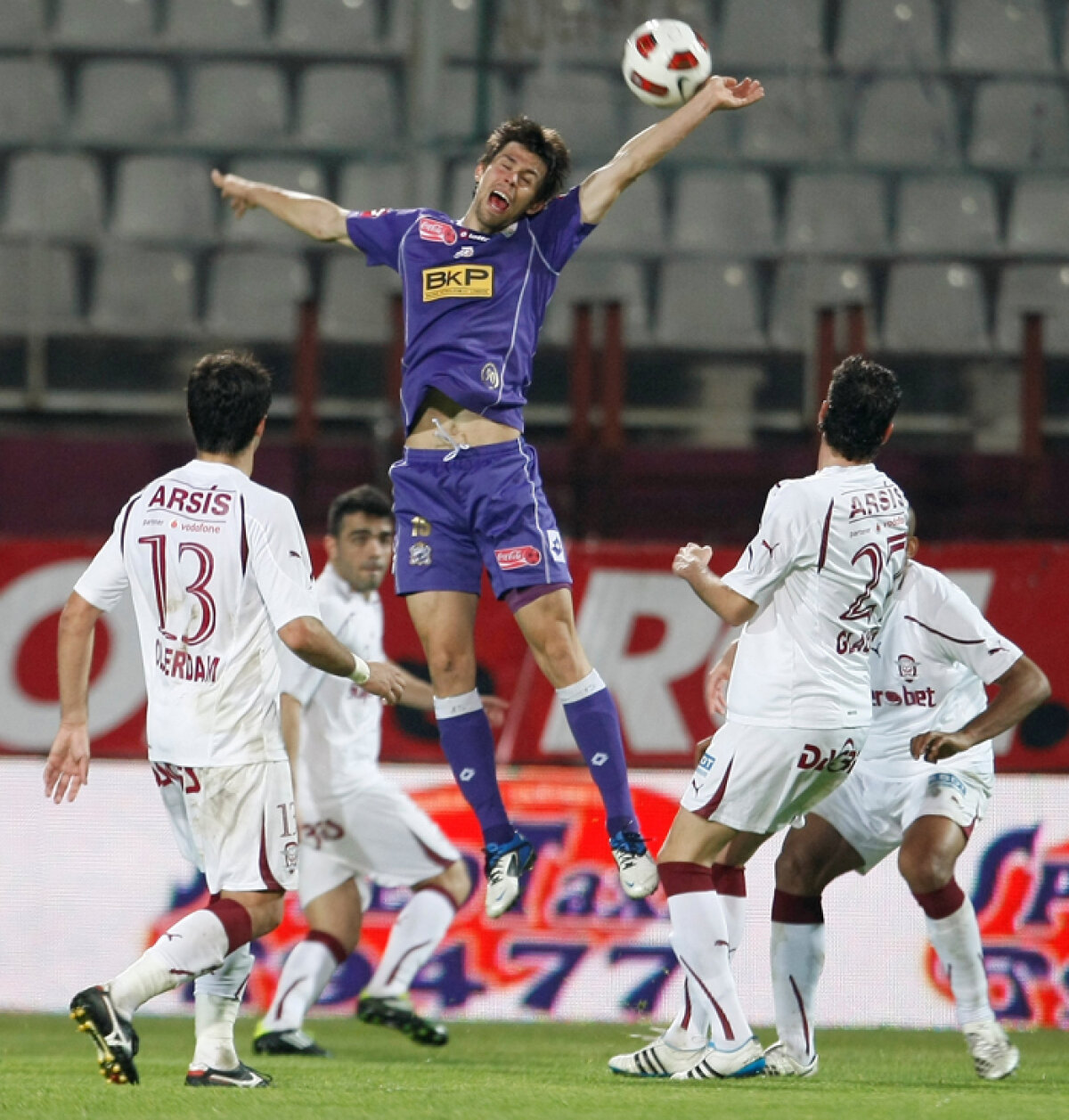 fazeVIDEO » Rapidul administrează Timişoarei prima înfrîngere a sezonului. Oţelul rămîne lider!