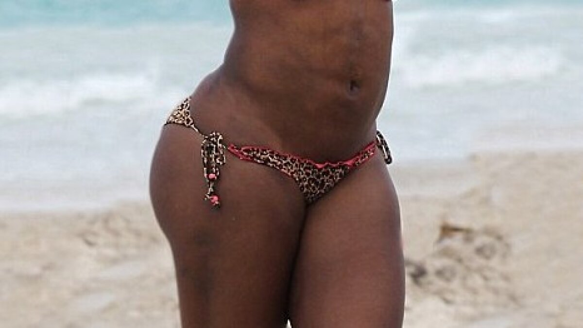 Lebăda neagră :D Serena Williams dansează pe plajă!