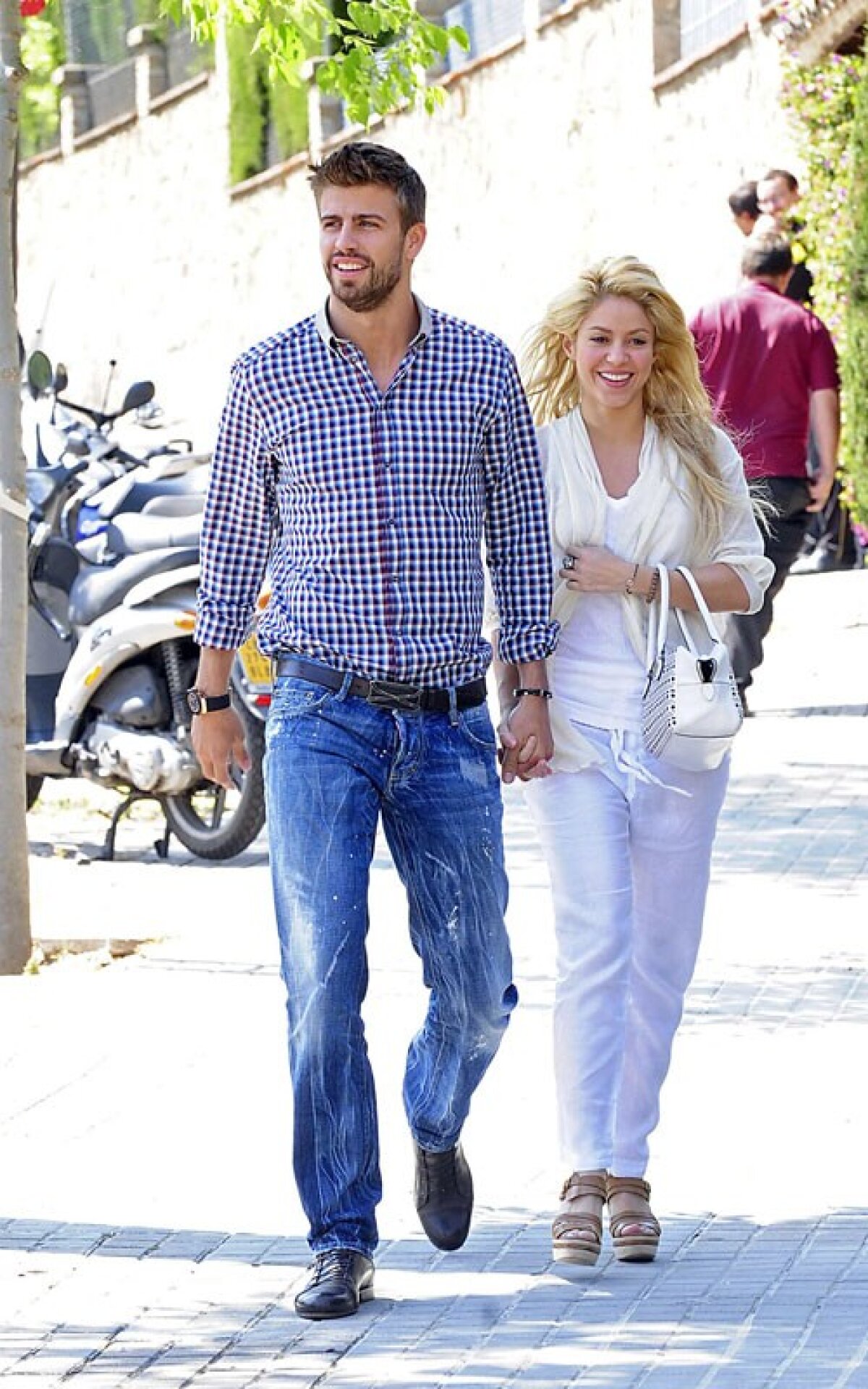 FOTO » Pique o face pe Shakira să fie "Loca, loca, loca"