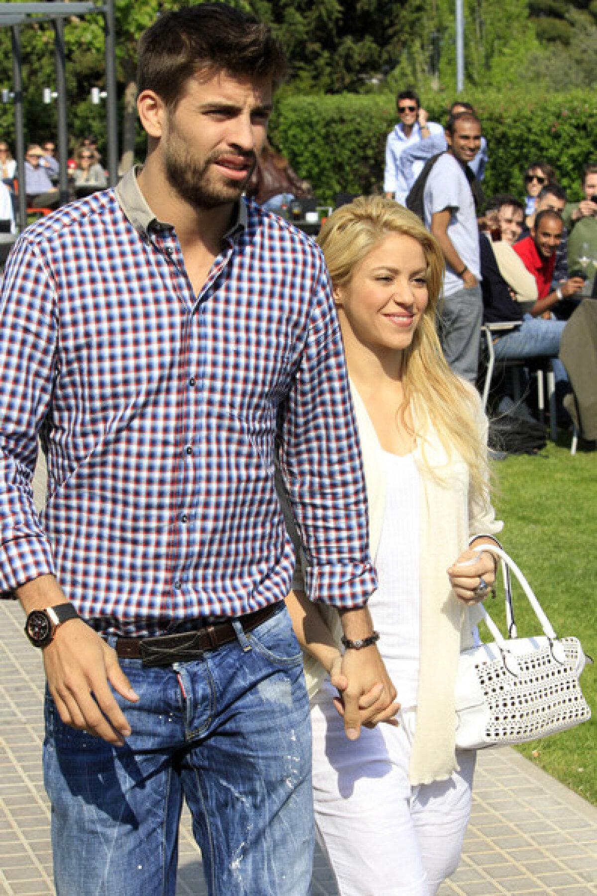 FOTO » Pique o face pe Shakira să fie "Loca, loca, loca"