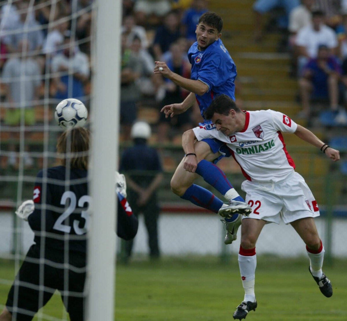 FOTO DERBY-ul care împarte România în două! Peste 50 de bannere cu cele mai fine ironii din ultimii 8 ani!