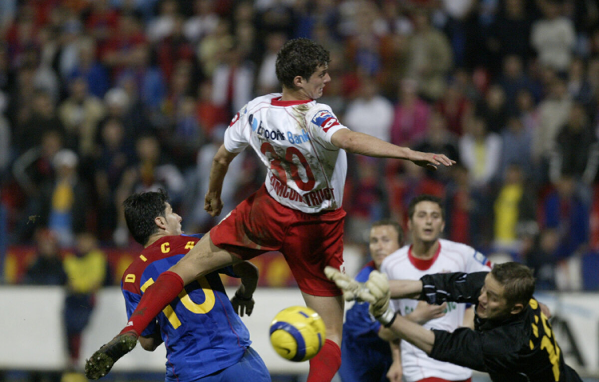 FOTO DERBY-ul care împarte România în două! Peste 50 de bannere cu cele mai fine ironii din ultimii 8 ani!