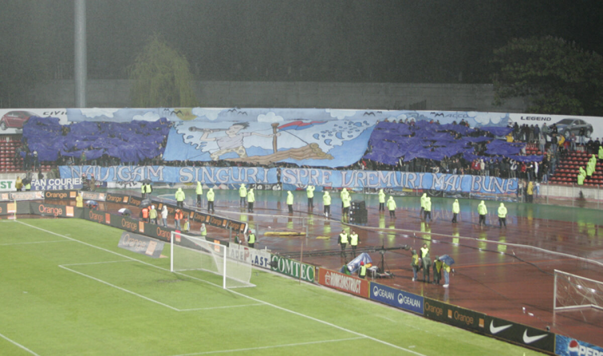 FOTO DERBY-ul care împarte România în două! Peste 50 de bannere cu cele mai fine ironii din ultimii 8 ani!