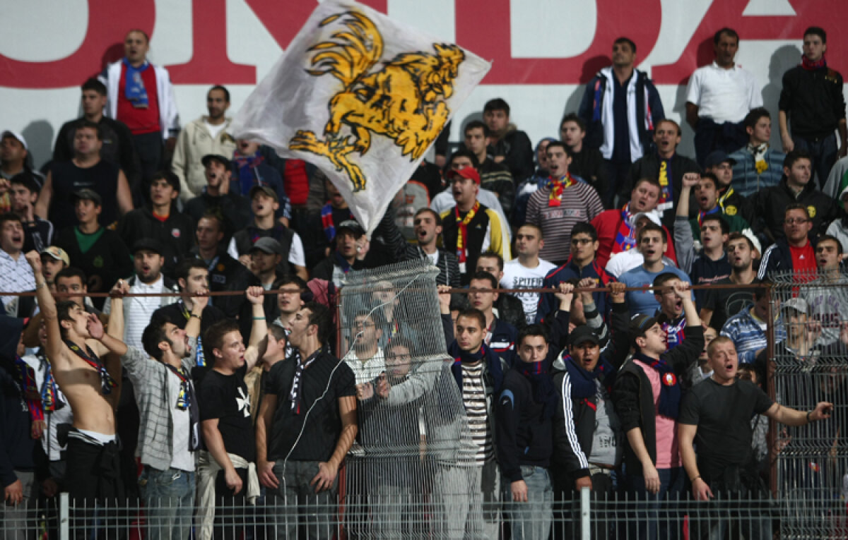 FOTO DERBY-ul care împarte România în două! Peste 50 de bannere cu cele mai fine ironii din ultimii 8 ani!