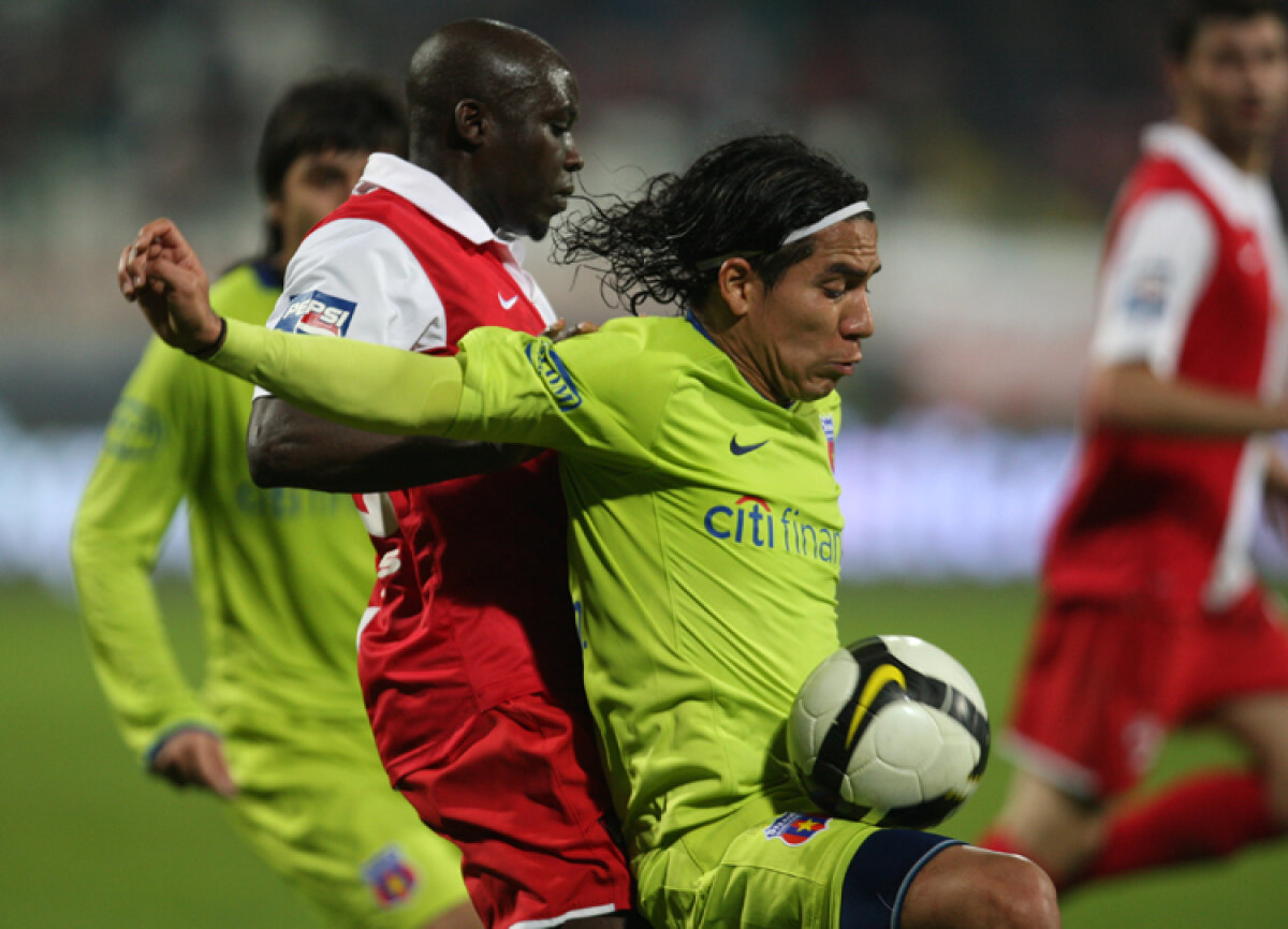 FOTO DERBY-ul care împarte România în două! Peste 50 de bannere cu cele mai fine ironii din ultimii 8 ani!