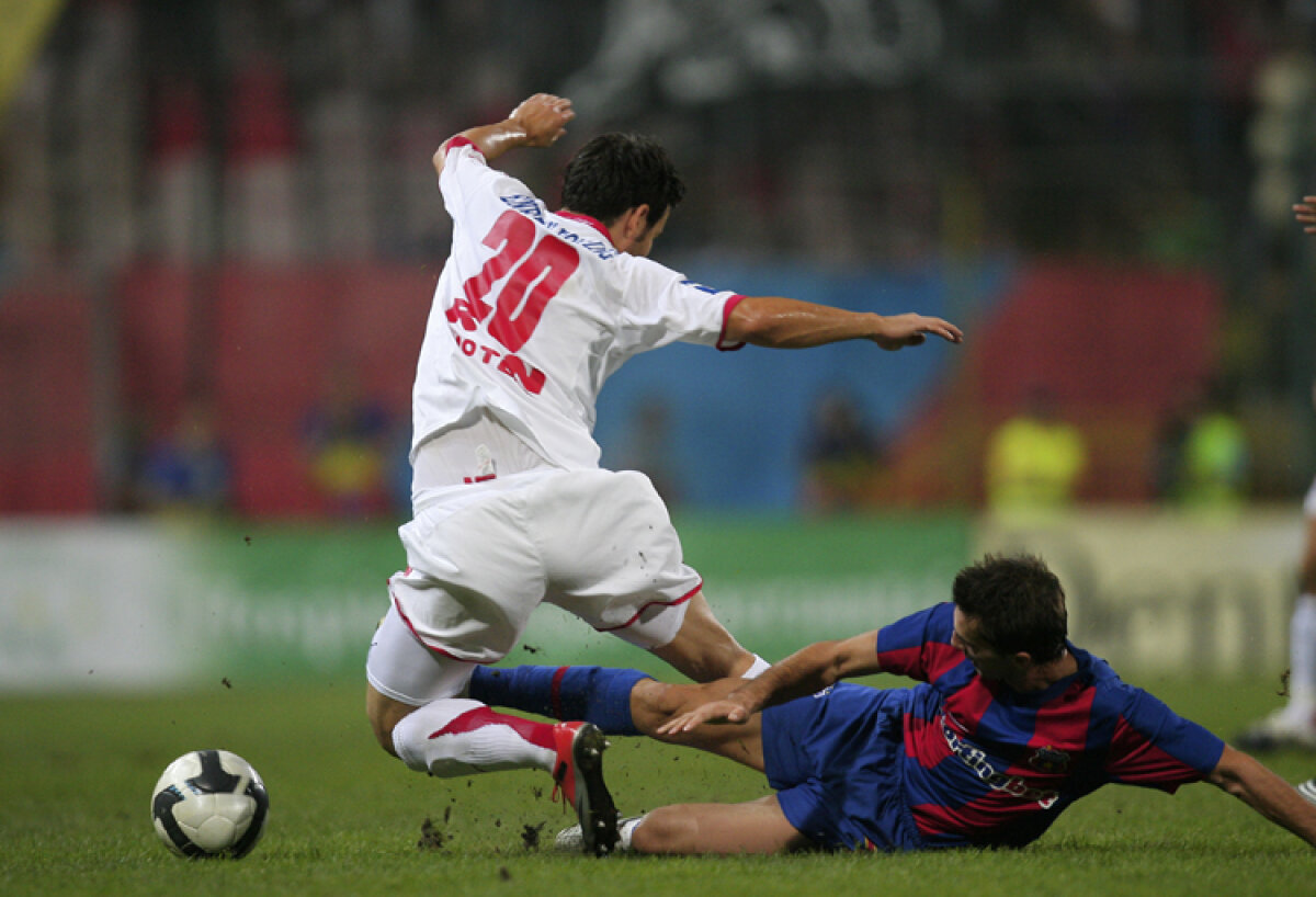 FOTO DERBY-ul care împarte România în două! Peste 50 de bannere cu cele mai fine ironii din ultimii 8 ani!