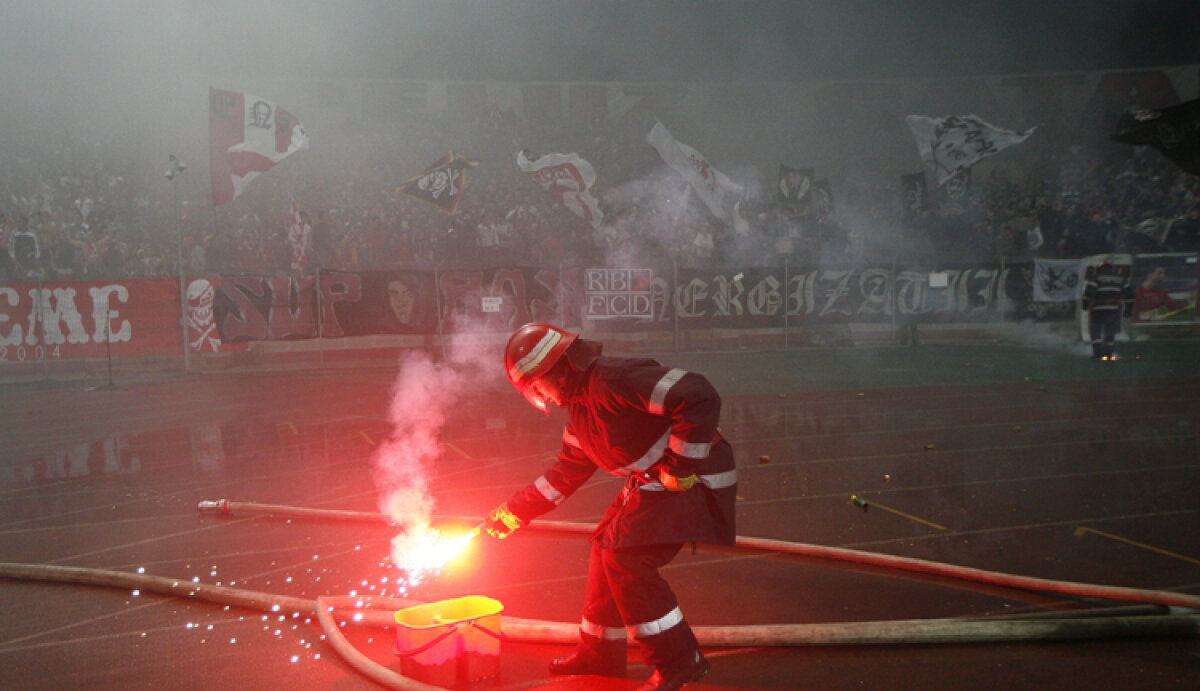 FOTO DERBY-ul care împarte România în două! Peste 50 de bannere cu cele mai fine ironii din ultimii 8 ani!
