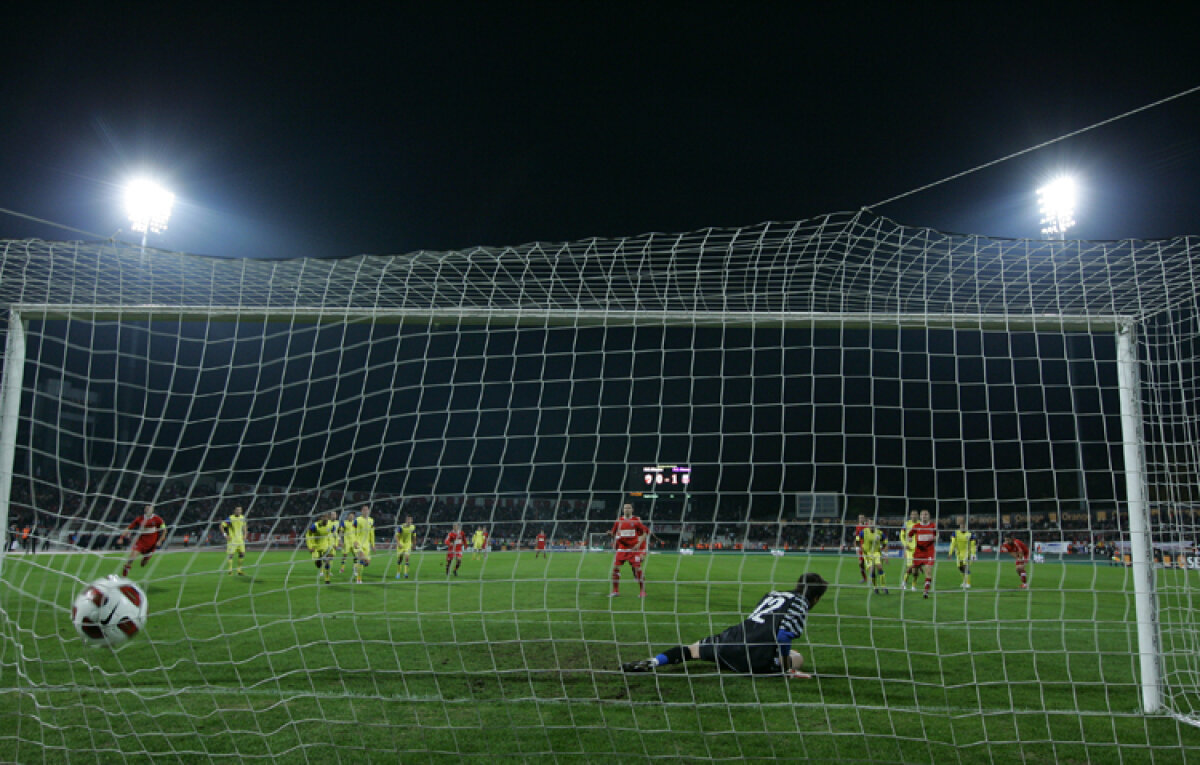 FOTO DERBY-ul care împarte România în două! Peste 50 de bannere cu cele mai fine ironii din ultimii 8 ani!