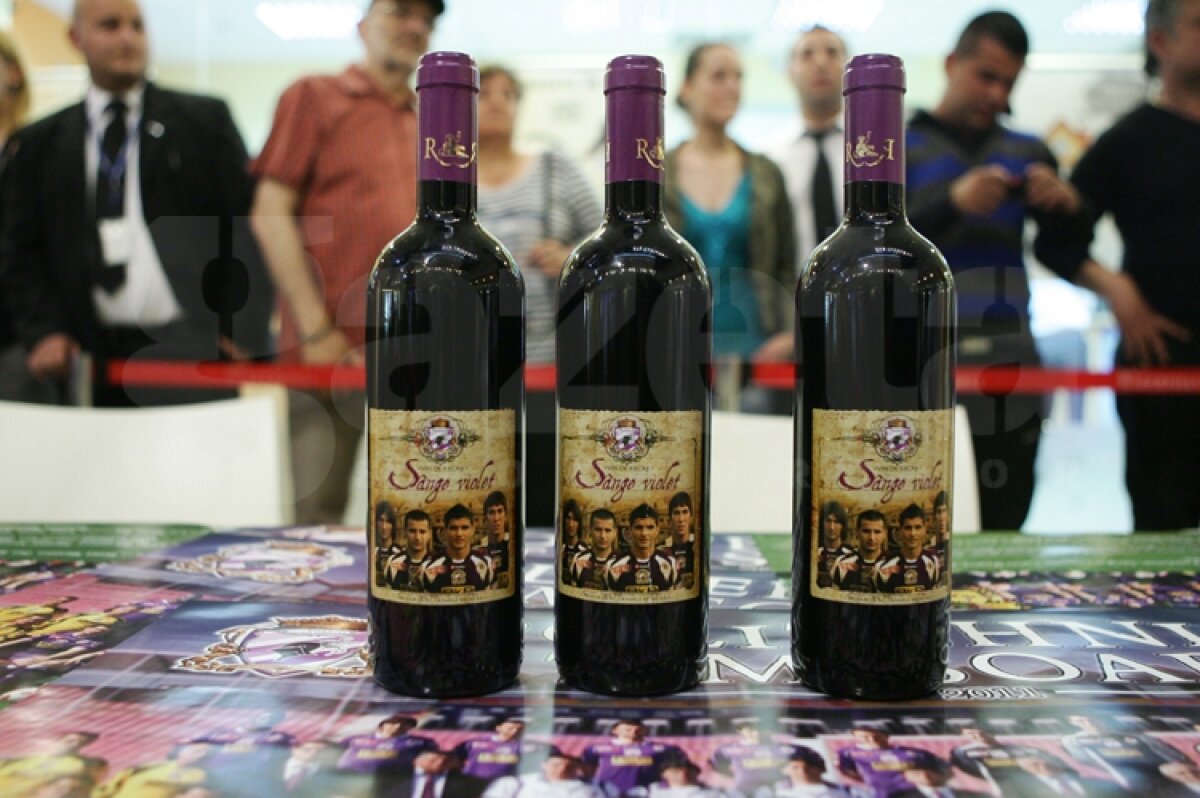 FOTO » Dă-i cu şpriţu' pîn' la meci! La Timişoara, primeşti o stică de vin pentru două bilete cumpărate :)