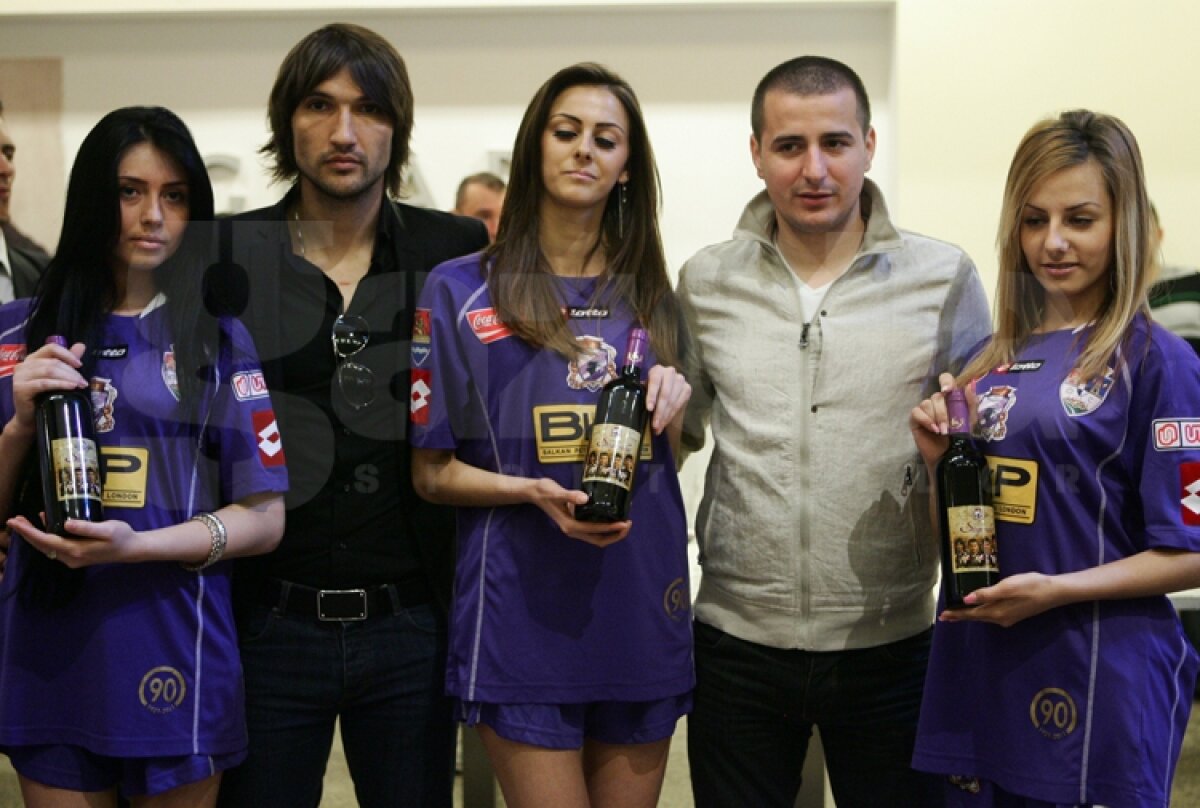 FOTO » Dă-i cu şpriţu' pîn' la meci! La Timişoara, primeşti o stică de vin pentru două bilete cumpărate :)