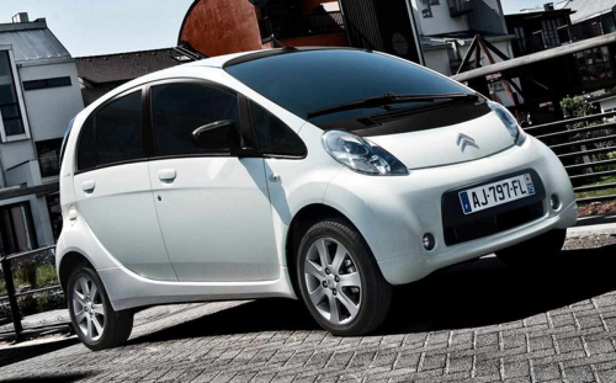 În România se pot cumpăra deja două maşini electrice » Concurenţă la curent