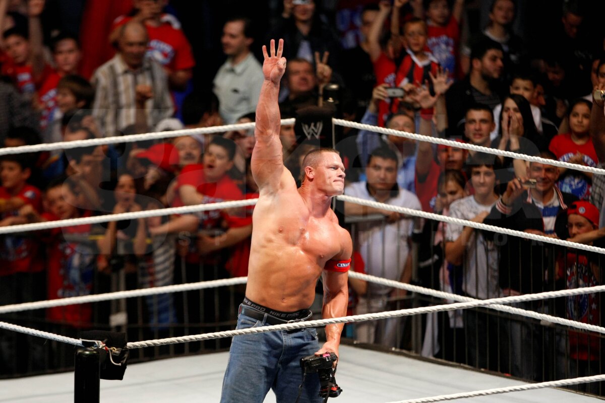 SUPER FOTO » John Cena şi Randy Orton au făcut spectacol la Polivalentă!