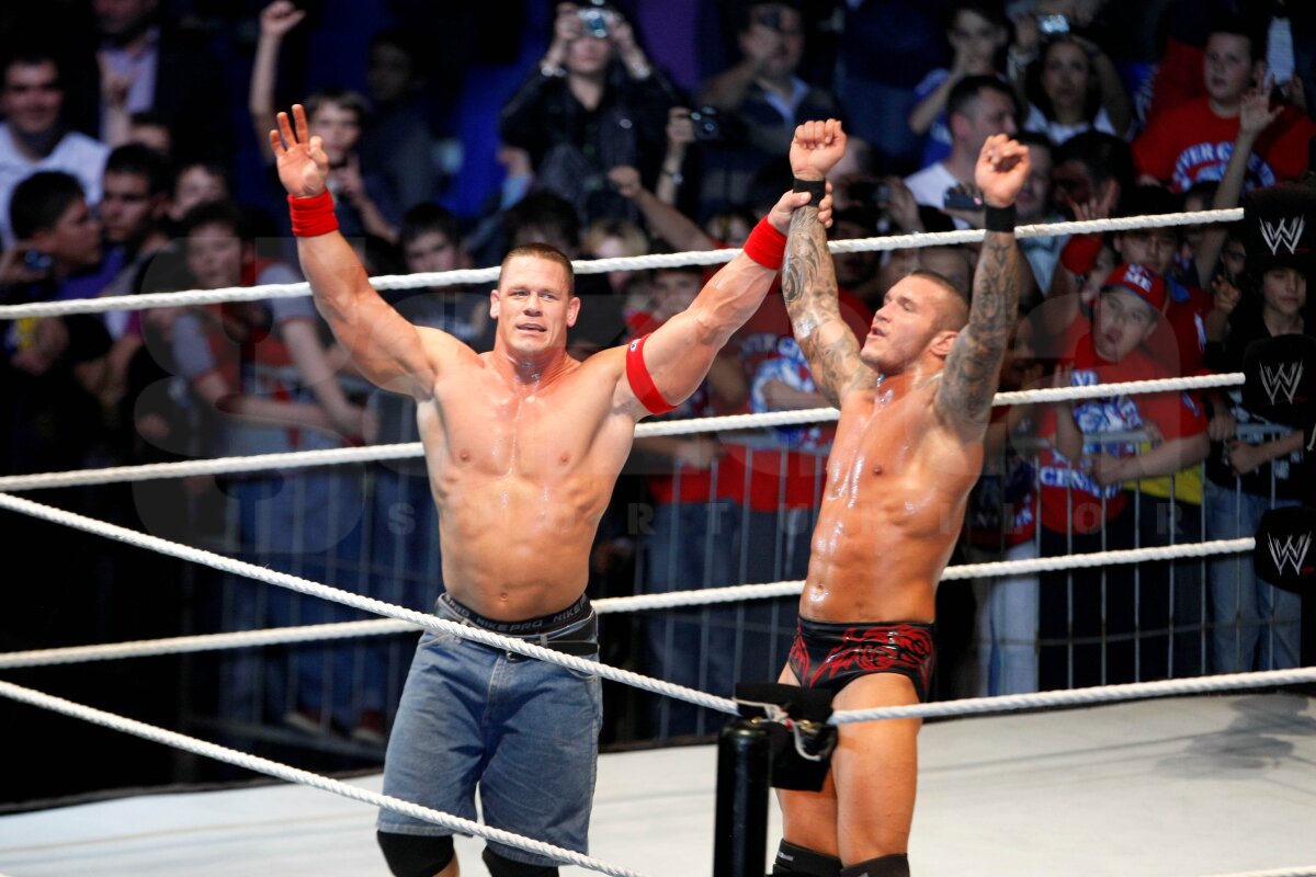 SUPER FOTO » John Cena şi Randy Orton au făcut spectacol la Polivalentă!