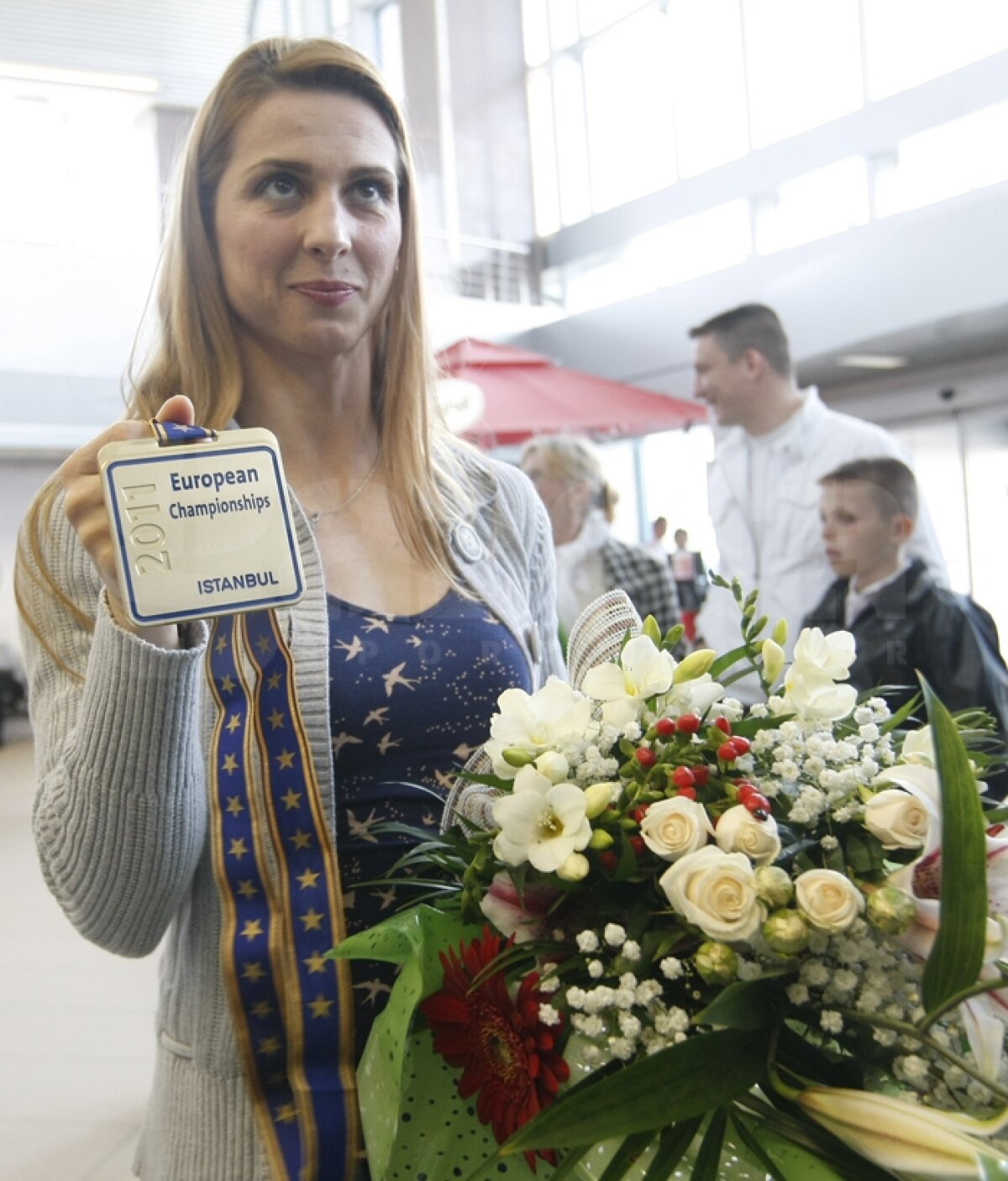 FOTO Alina Dumitru la revenirea în ţară: "Vreau medalie la Jocurile Olimpice, apoi mă retrag"