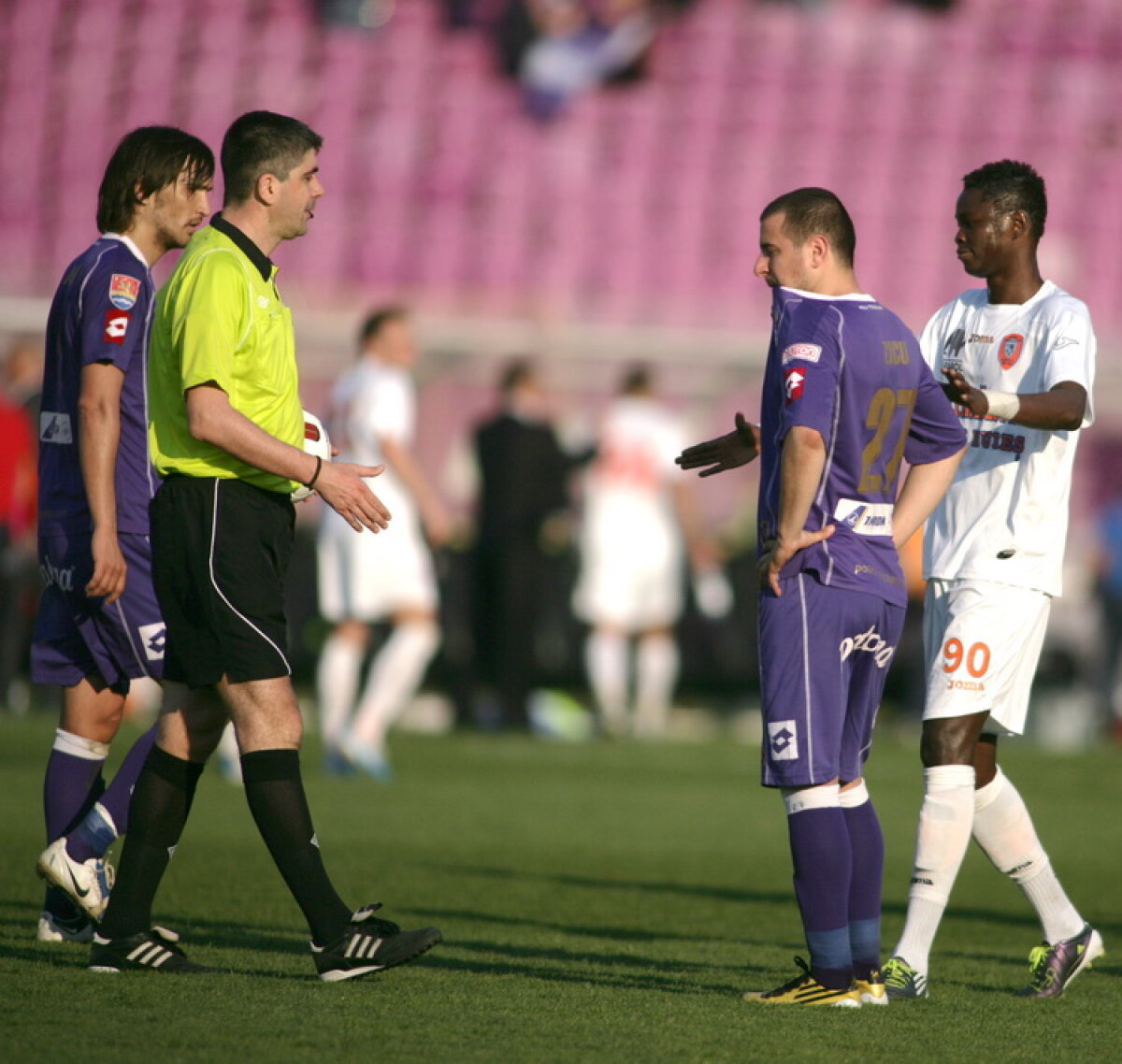 Ianis, golgeterul şchiop!