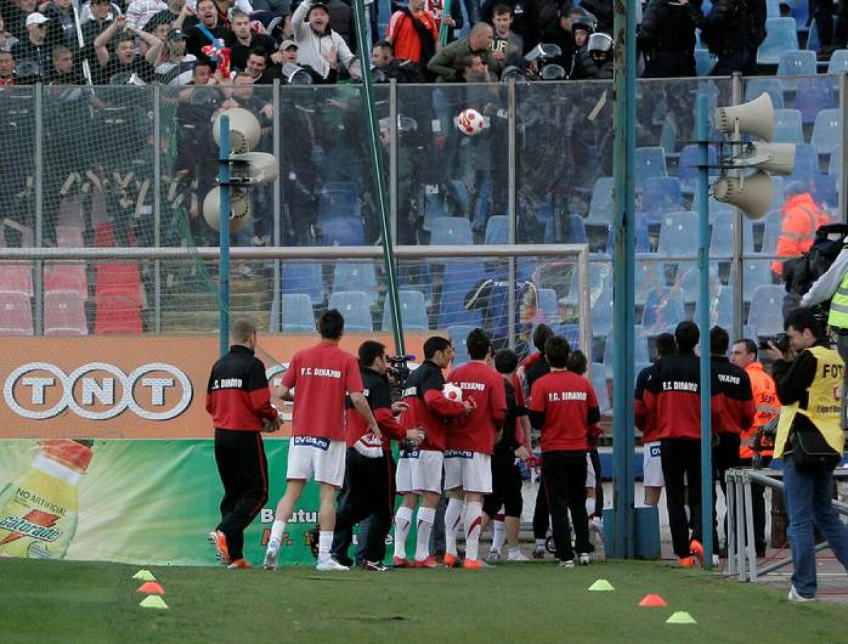 Acuzaţie incredibilă confirmată de Jandarmerie: jucătorii dinamovişti riscă dosare penale pentru torţe