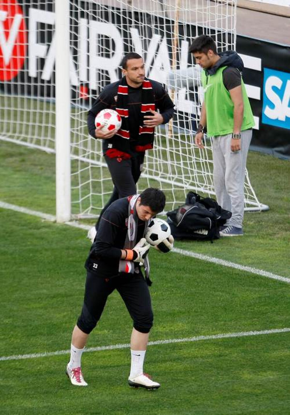 Acuzaţie incredibilă confirmată de Jandarmerie: jucătorii dinamovişti riscă dosare penale pentru torţe