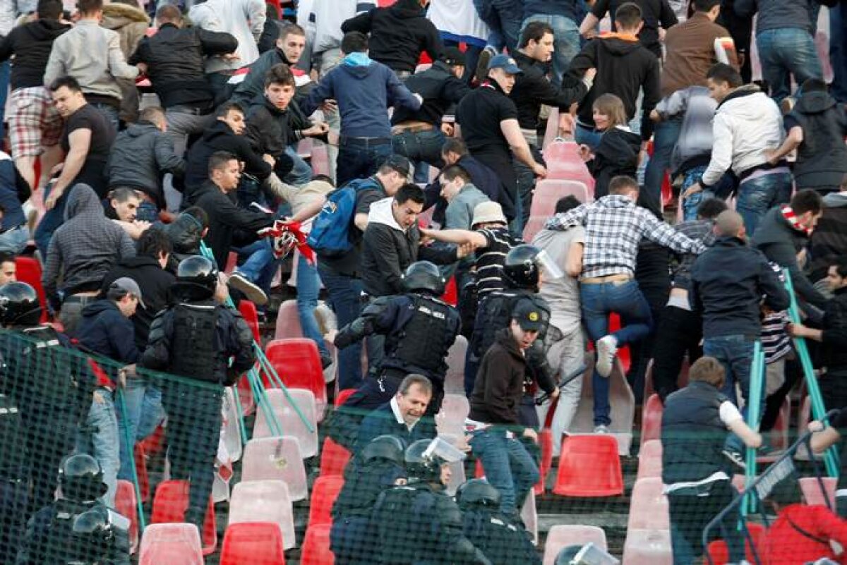 Acuzaţie incredibilă confirmată de Jandarmerie: jucătorii dinamovişti riscă dosare penale pentru torţe