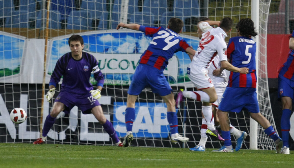 UPDATE Suporterii au atacat maşina lui Gigi Becali. "Vreau să-i văd la închisoare!"