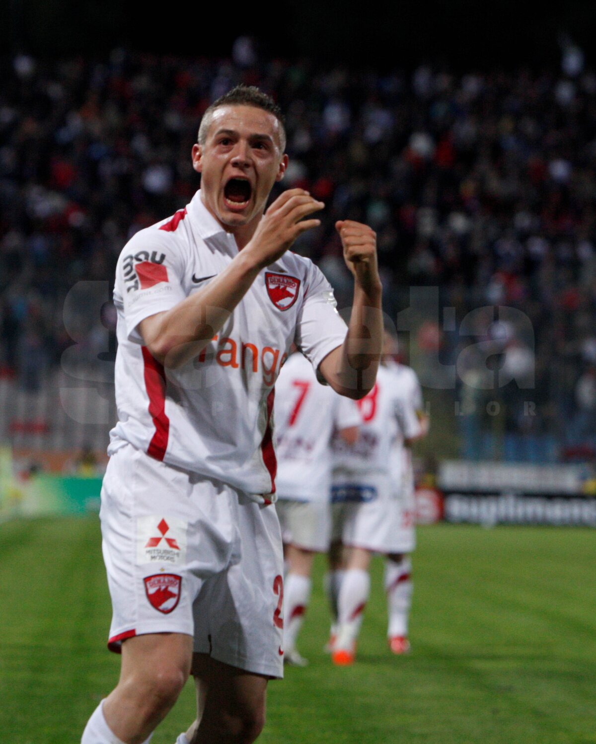 Cronica derbyului: Frumoasa fără noroc şi bestia de 1,67