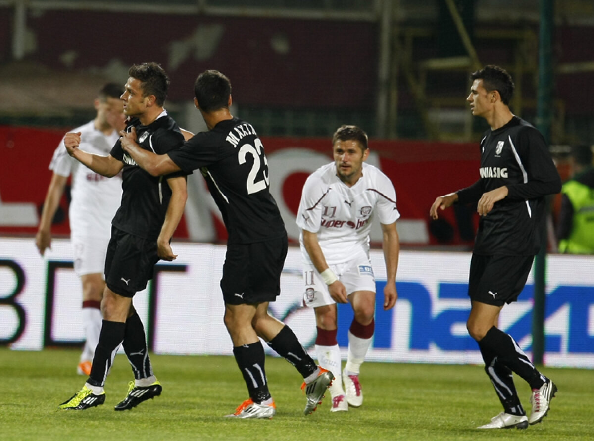 "Farmecul vieţii" a comis-o din nou » Iluziile rapidiştilor, aruncate la gunoi