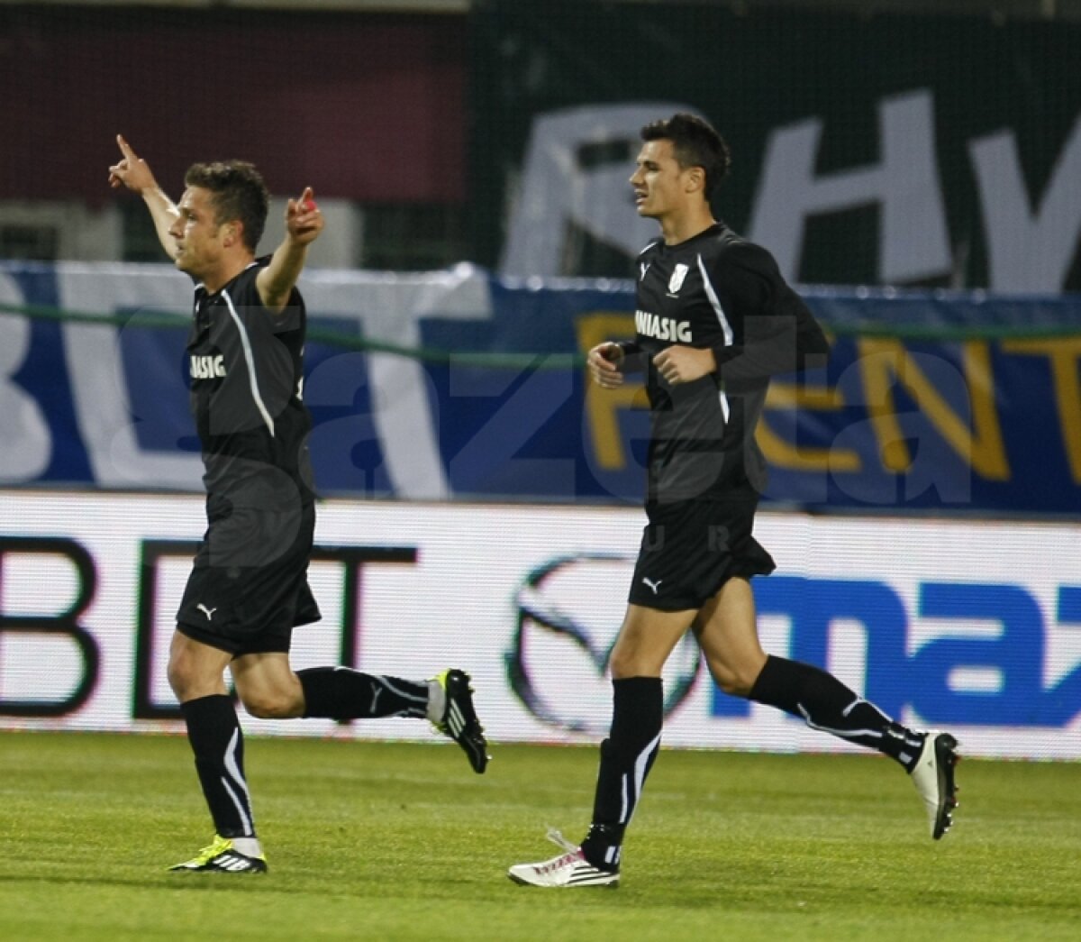 "Farmecul vieţii" a comis-o din nou » Iluziile rapidiştilor, aruncate la gunoi