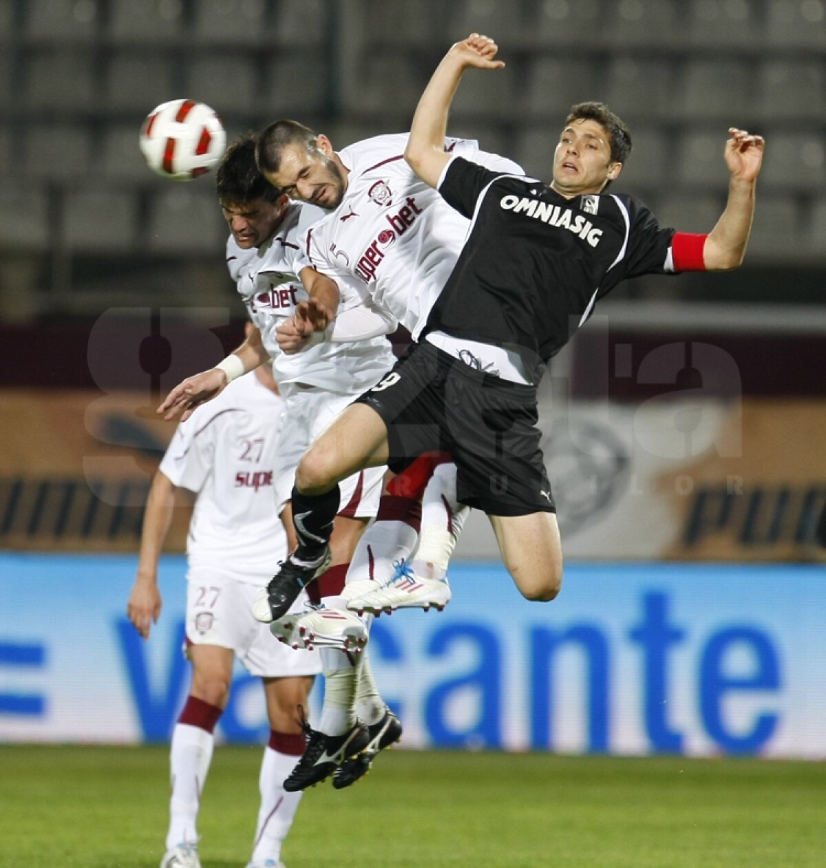 "Farmecul vieţii" a comis-o din nou » Iluziile rapidiştilor, aruncate la gunoi