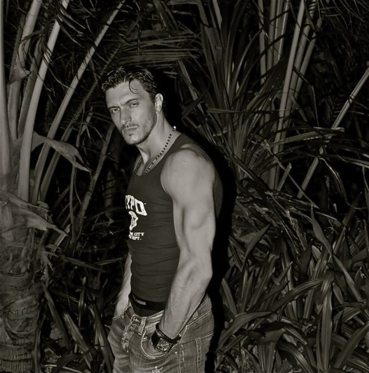 Dragoş Săvulescu a cochetat cu modellingul în trecut » Preşedinte-fotomodel