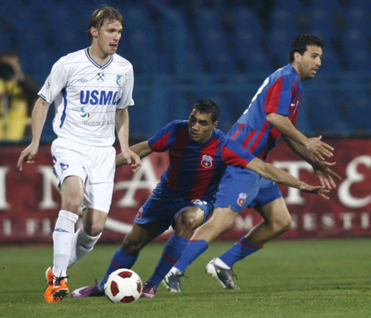 FOTO & VIDEO Cronica la Pandurii - Steaua 1-1 scrisă de Cristi Geambaşu » Voleul care ascunde ruşinea