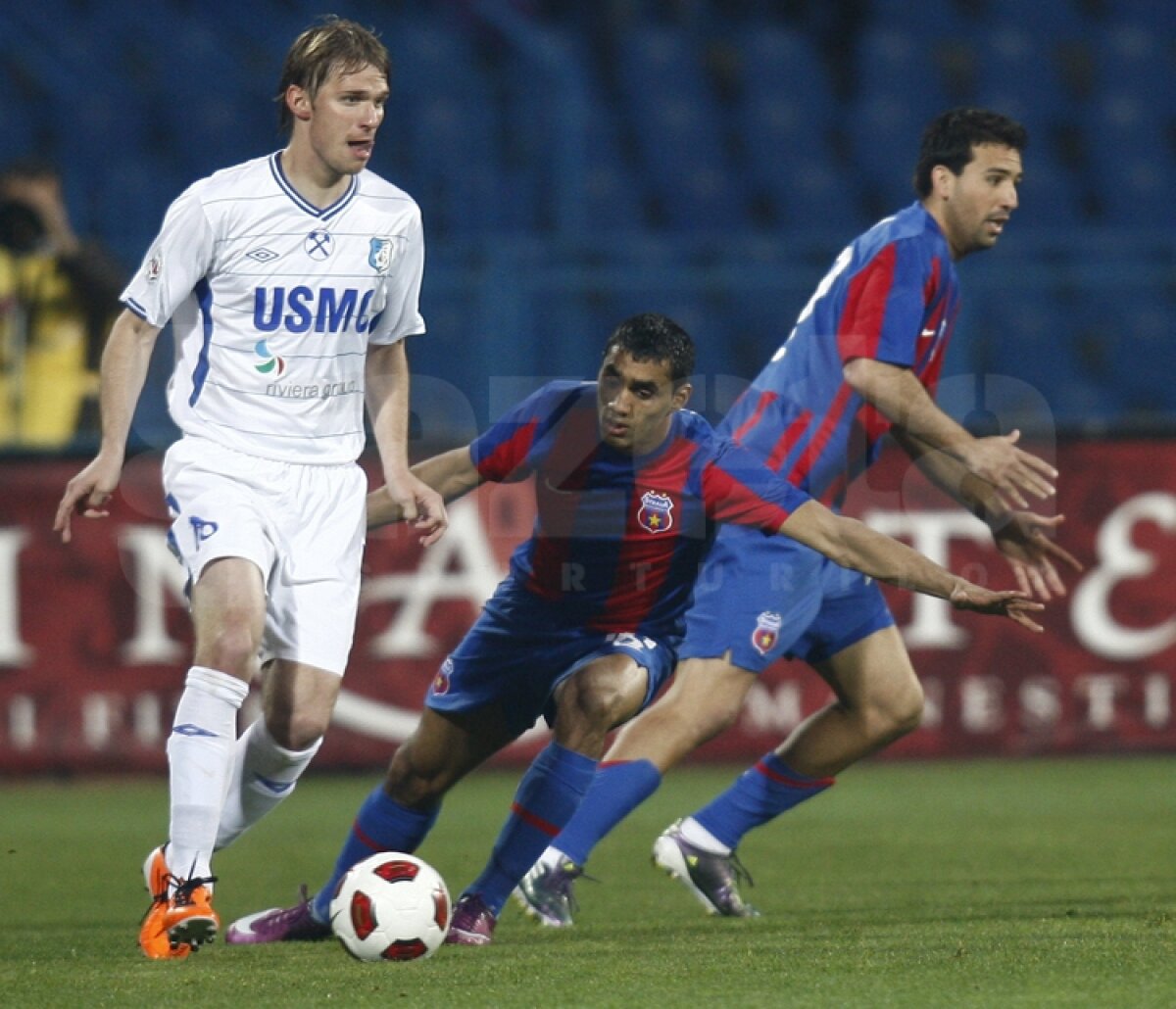 FOTO & VIDEO Cronica la Pandurii - Steaua 1-1 scrisă de Cristi Geambaşu » Voleul care ascunde ruşinea