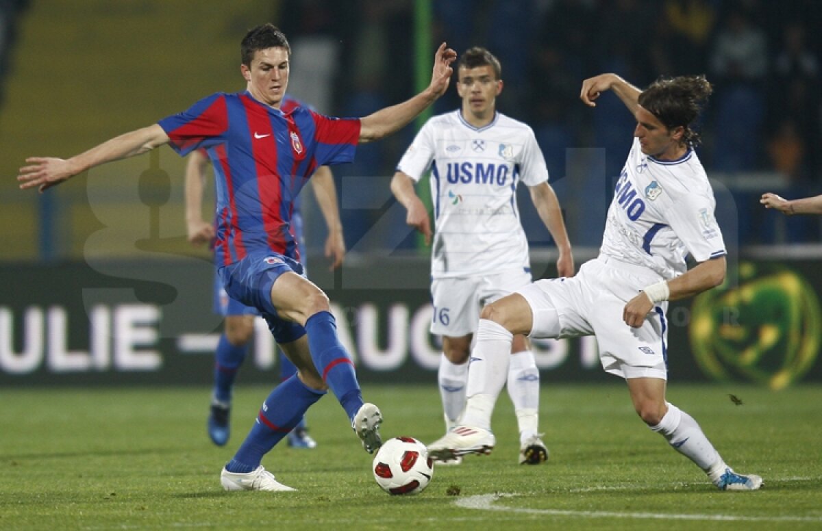 FOTO & VIDEO Cronica la Pandurii - Steaua 1-1 scrisă de Cristi Geambaşu » Voleul care ascunde ruşinea