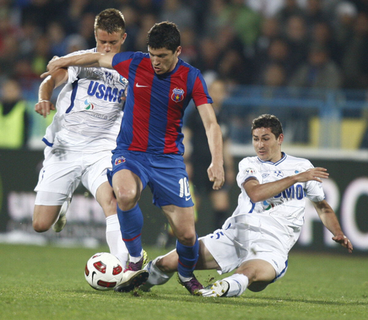 FOTO & VIDEO Cronica la Pandurii - Steaua 1-1 scrisă de Cristi Geambaşu » Voleul care ascunde ruşinea